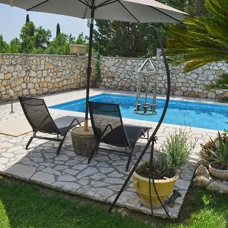 Vilă Stone Pool House Gouvia